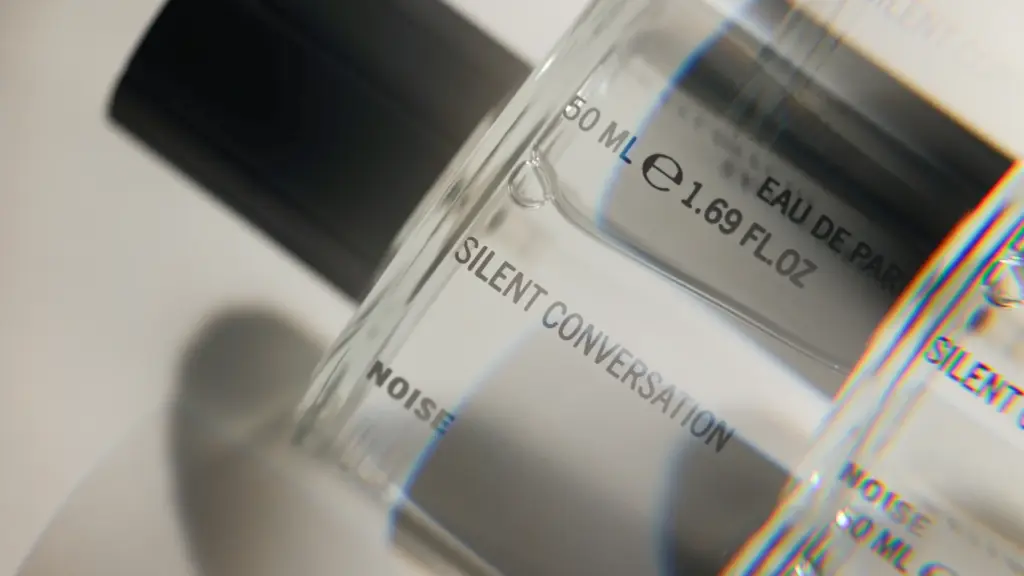 Bočica parfema Noise Silent Conversation, krupni plan
