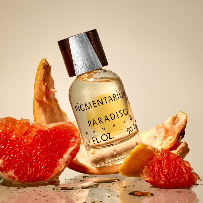 Pigmentarium Paradiso Limited edition, ambijent Bočica parfema Pigmentarium Paradiso Limited edition s grejpom