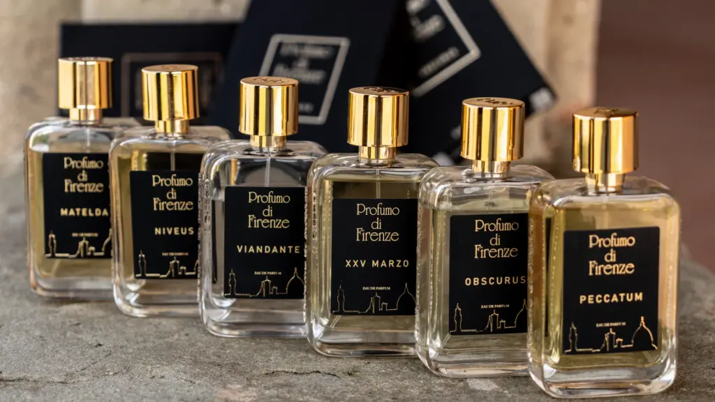 Šest bočica parfema Profumo di Firenze, među njima Matelda, Obscurus i Peccatum